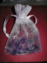 Load image into Gallery viewer, Amethyst points small 30g in organza bag.
